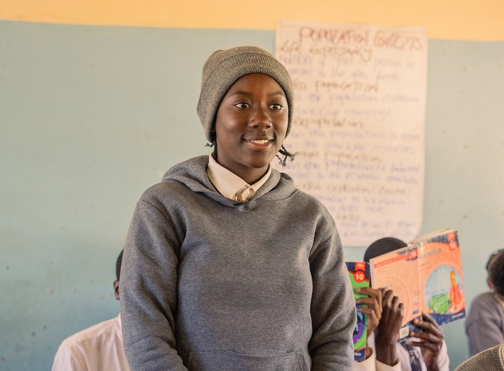 如今15歲的米莉安穩定上學、努力讀書，夢想未來成為一名醫生照顧社區居民的需要。